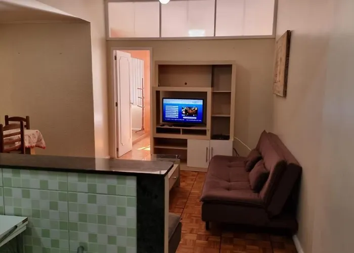 Luxo lateral quadra da Praia